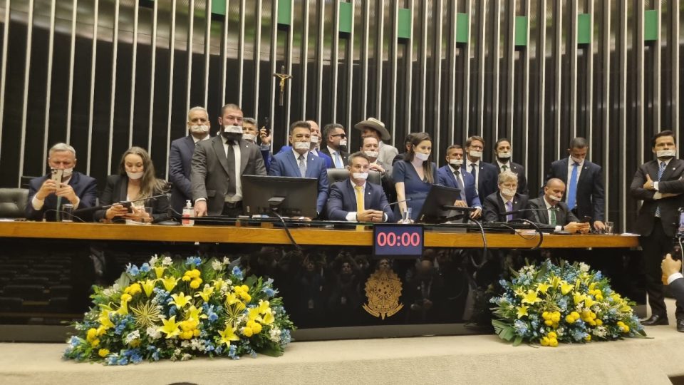 HUGO MOTTA  PASSOU PANO PARA INVASORES DE DIREITA  MAIS PARA  GLAUBER BRAGA  POLICIA  LEGISLATIVA