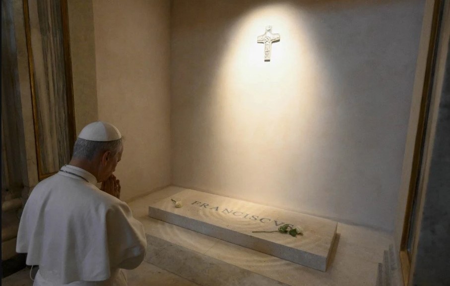 PAPA  LEÃO 14 VISITA  TUMULO DO PAPA  FRANCISCO