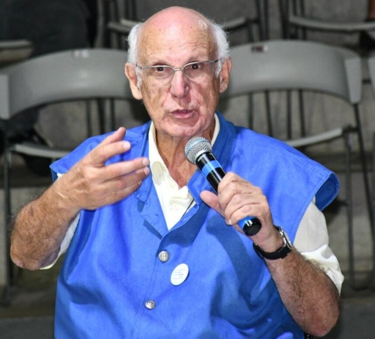 DOM ODILO PERSEGUE E PROBIBE PADRE JULIO LANCELOTTI DE USAR REDES SOCIAIS