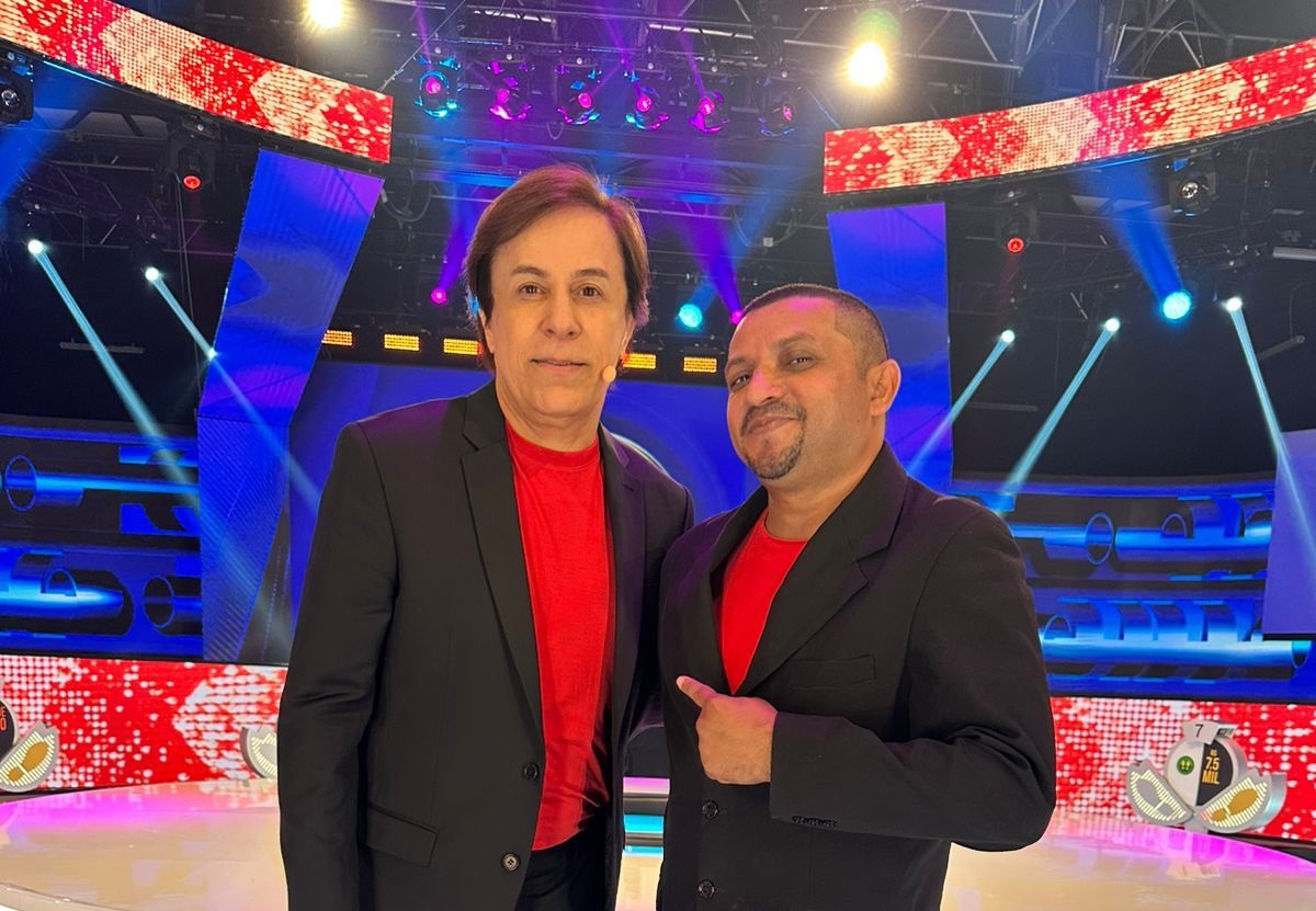 HUMORISTA  GARGALHADA  ENCONTROU  TOM  CAVALCANTE NA  RECORD TV