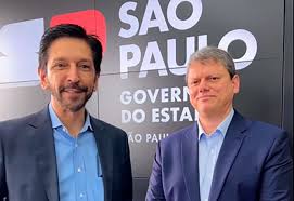 GCM  AGRIDE TRABALHADORES AMBULANTES MAIS UMA VEZ NO CARNAVAL